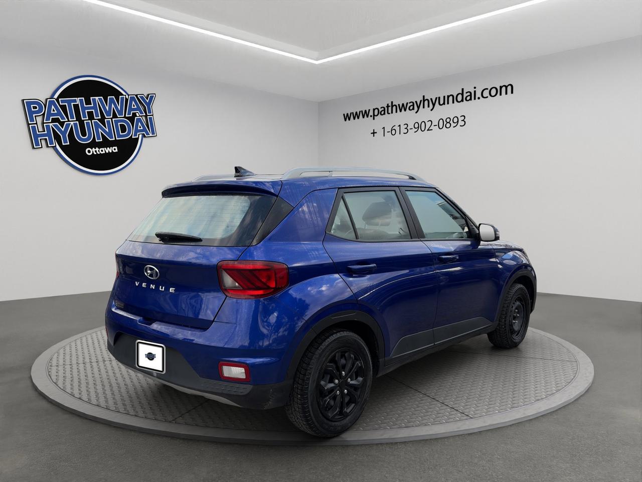 2022 Hyundai Venue Preferred | Blind Spot Monitor | Heated Seats | Cross Traffic Alert | Lane Departure Warning Photo3