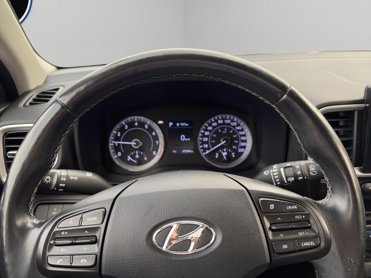 2022 Hyundai Venue Preferred | Blind Spot Monitor | Heated Seats | Cross Traffic Alert | Lane Departure Warning Photo