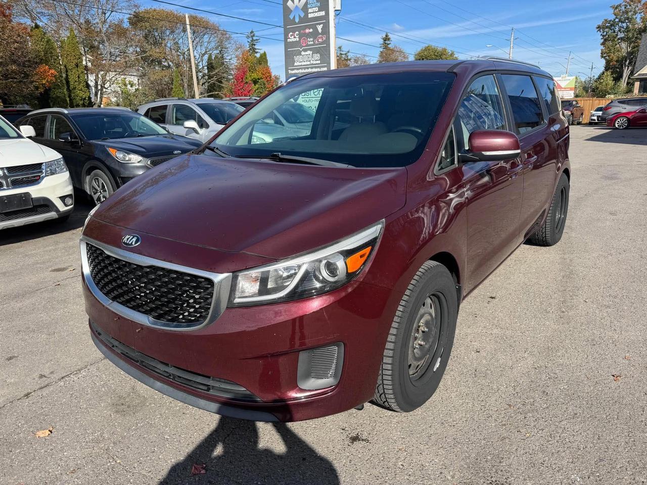 2017 Kia Sedona LX - Photo #4