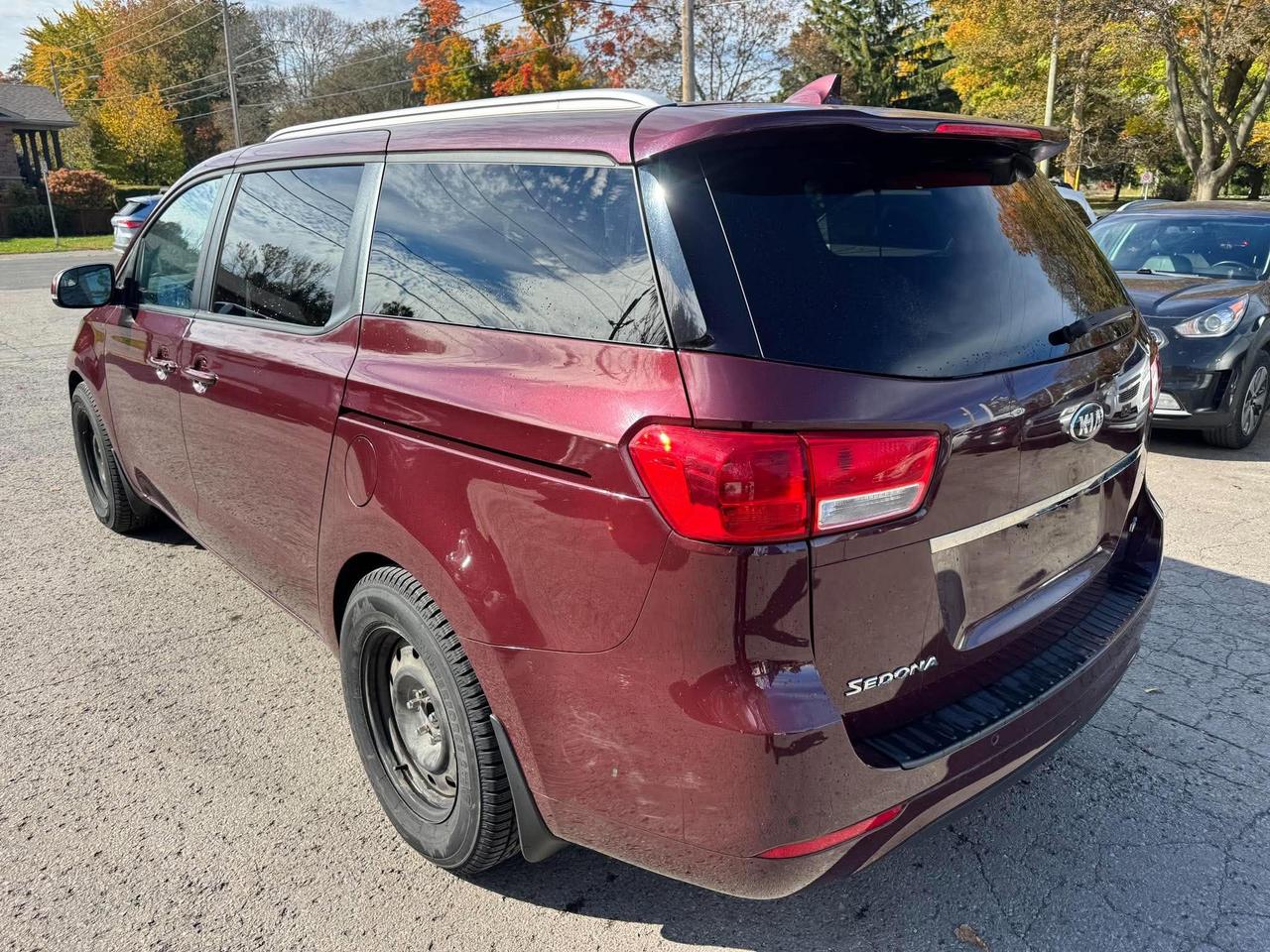 2017 Kia Sedona LX - Photo #6
