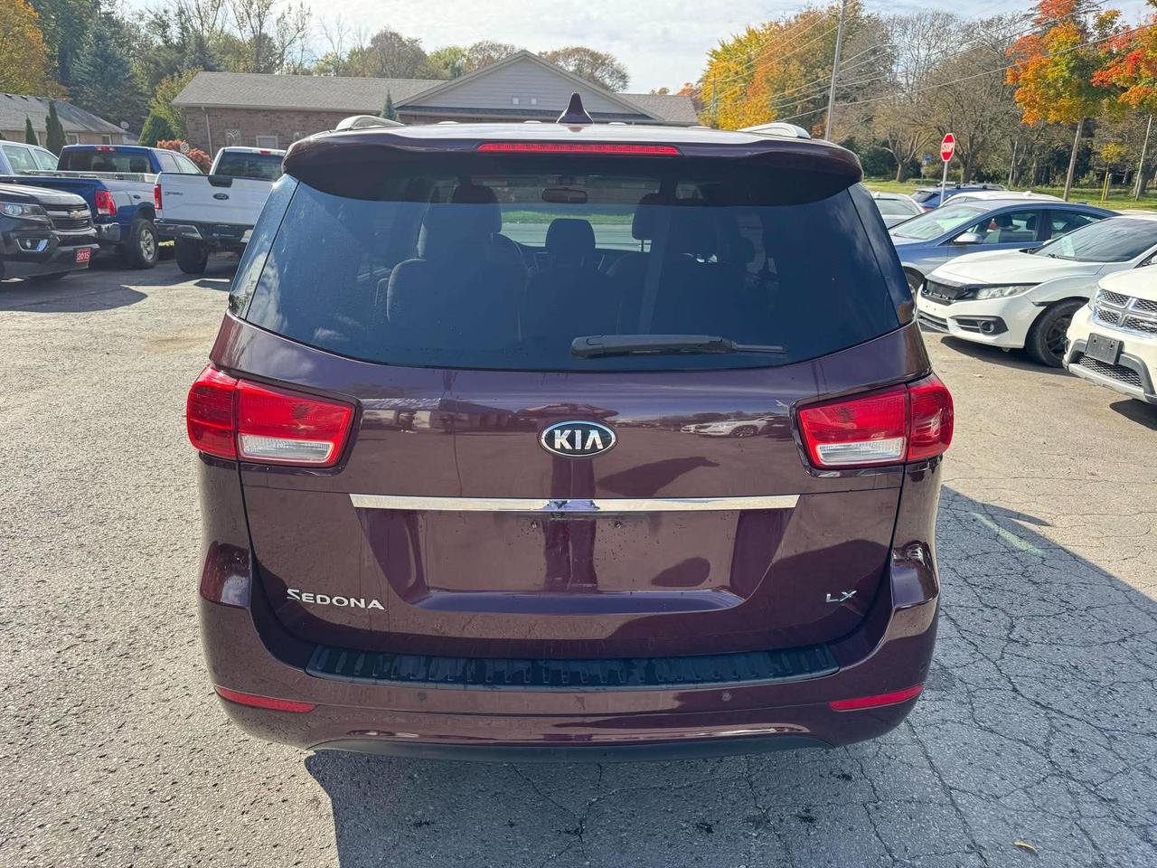 2017 Kia Sedona LX - Photo #7