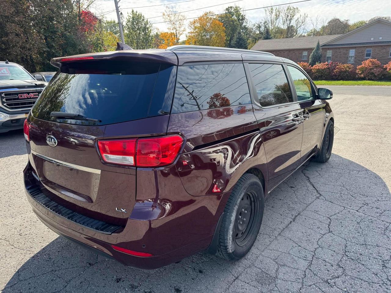 2017 Kia Sedona LX - Photo #9
