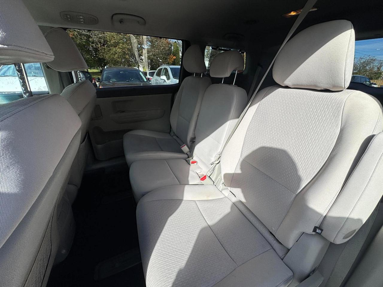2017 Kia Sedona LX - Photo #13