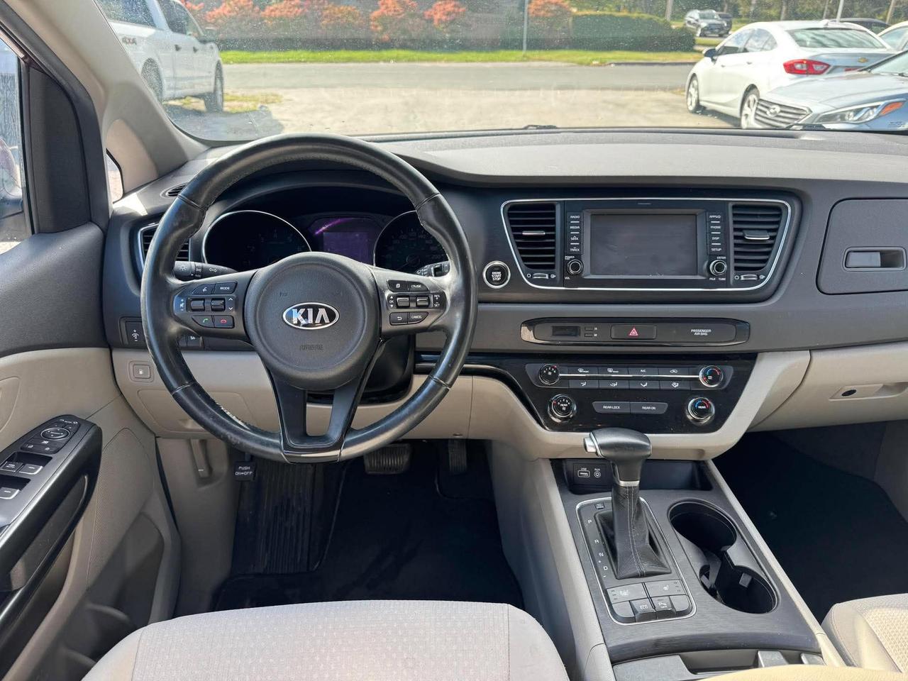 2017 Kia Sedona LX - Photo #14