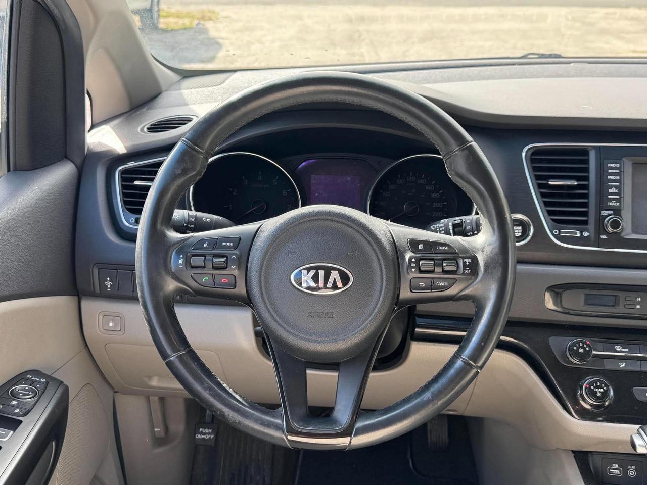2017 Kia Sedona LX - Photo #15