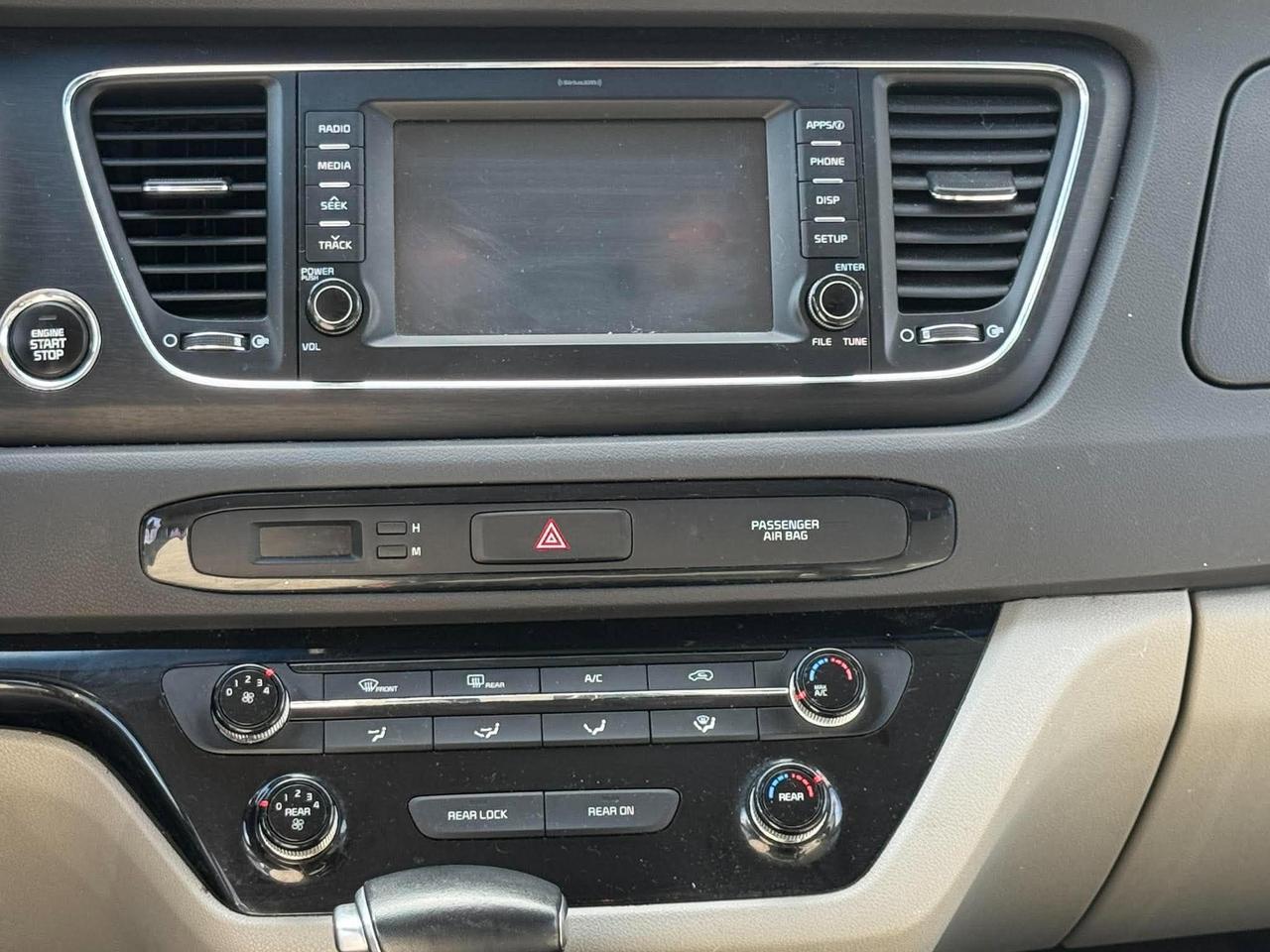 2017 Kia Sedona LX - Photo #16