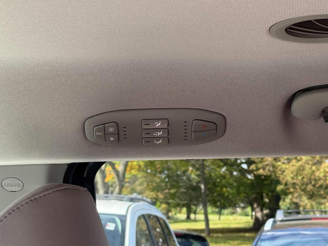 2017 Kia Sedona LX - Photo #18