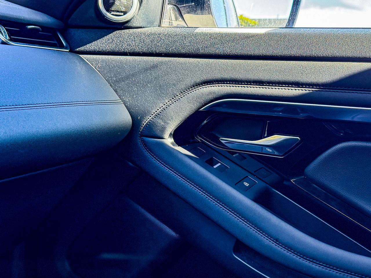 2021 Land Rover Range Rover Evoque SE Photo