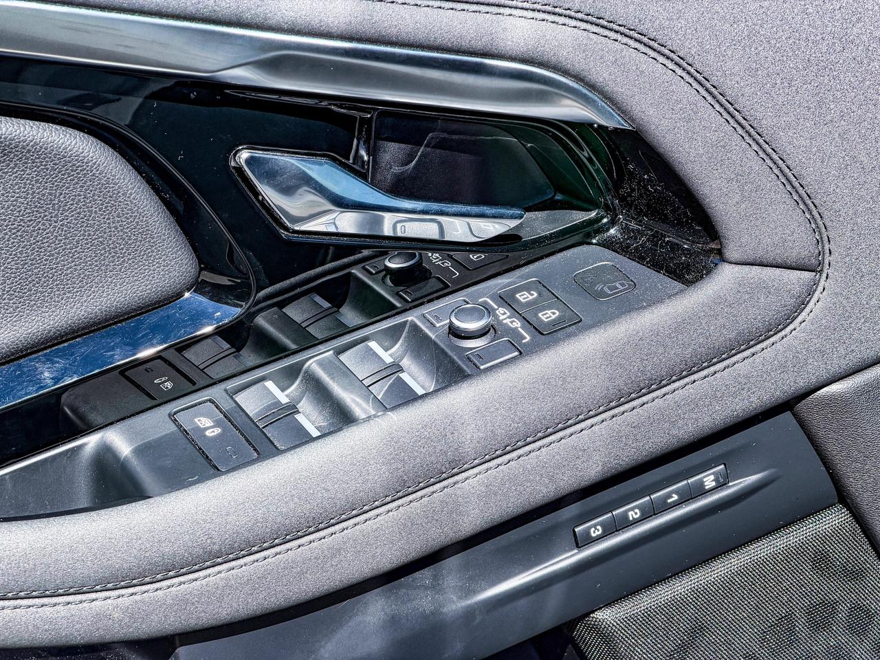 2021 Land Rover Range Rover Evoque SE Photo