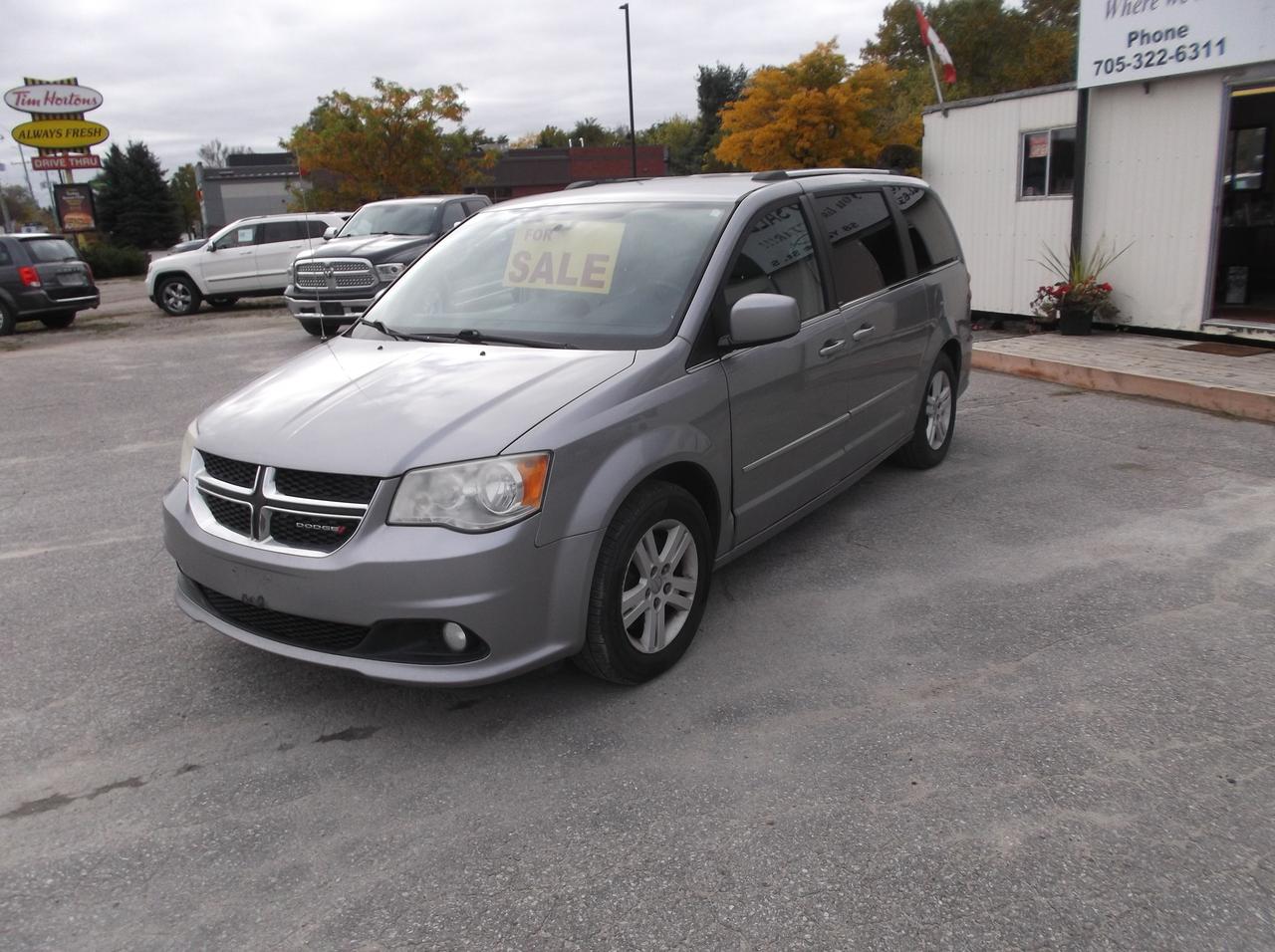 2013 Dodge Grand Caravan Crew Photo2
