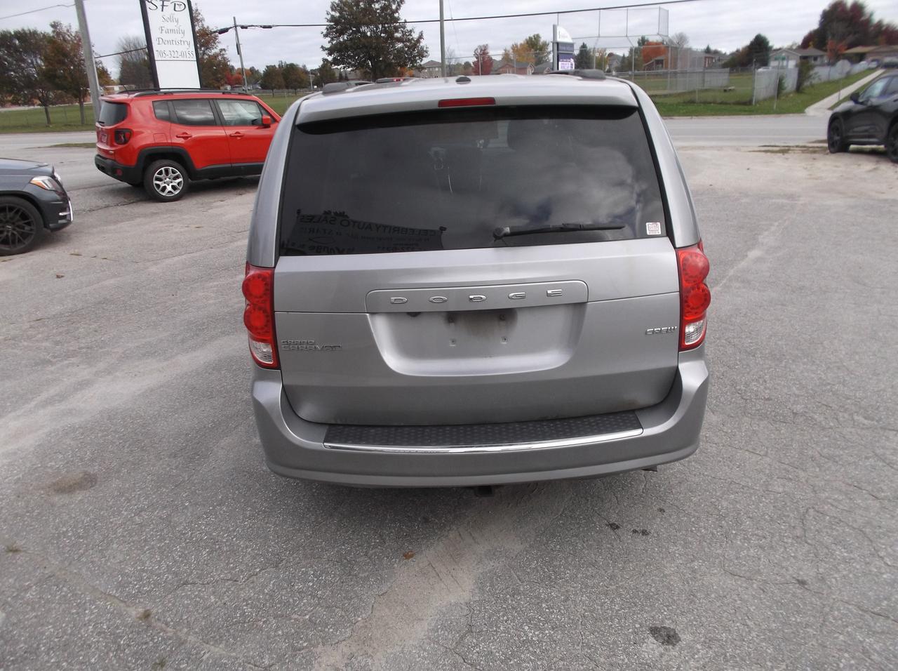 2013 Dodge Grand Caravan Crew Photo3