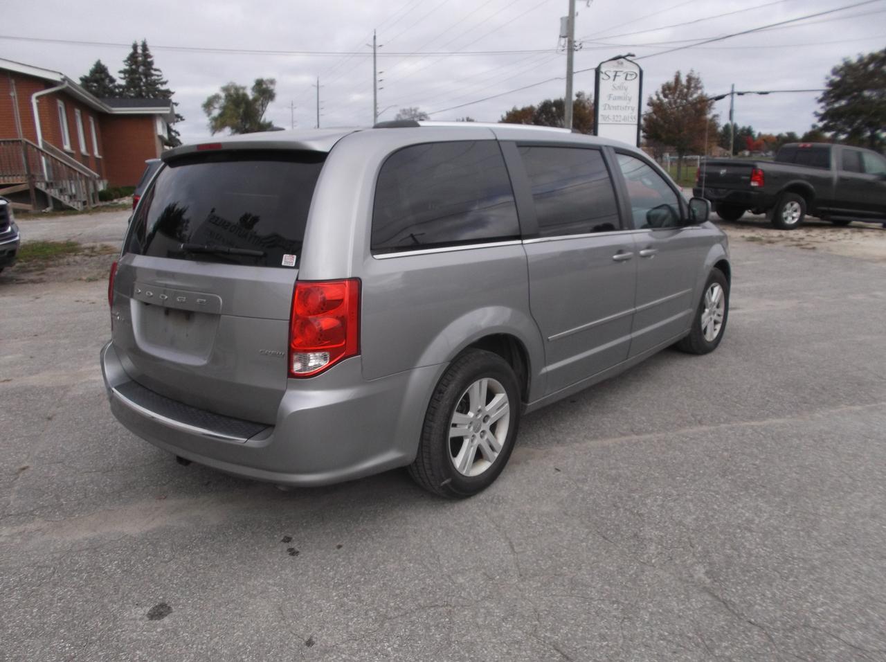 2013 Dodge Grand Caravan Crew Photo4