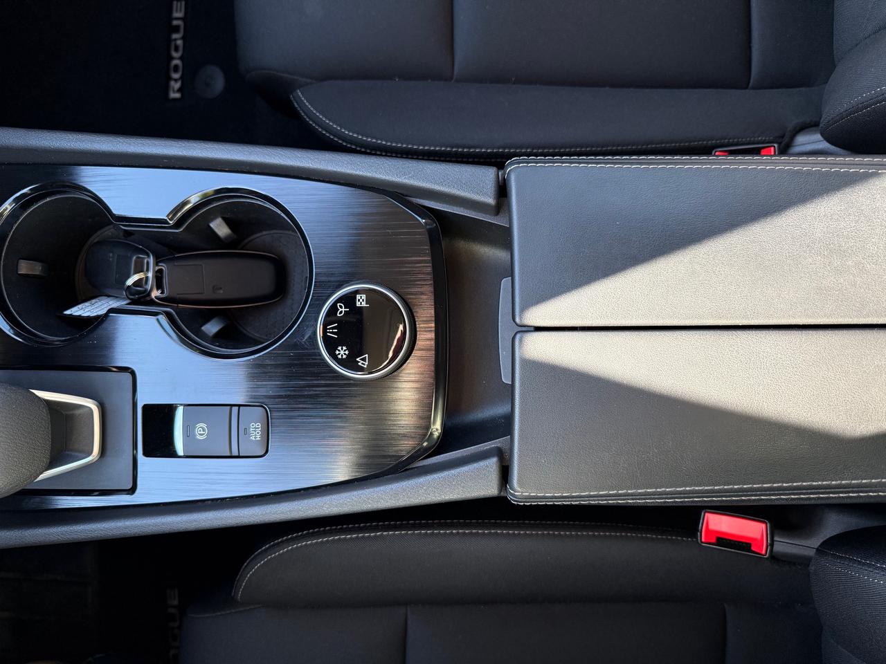 2024 Nissan Rogue AutoStart! Heated Steering! Photo