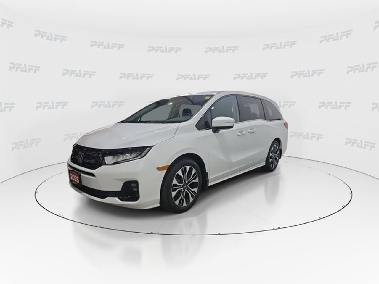 2025 Honda Odyssey Touring Photo3
