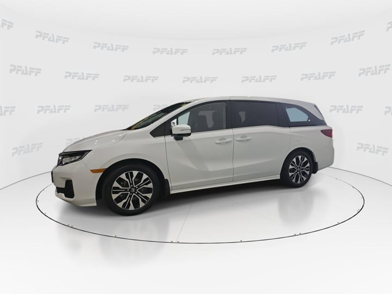 2025 Honda Odyssey Touring Photo4