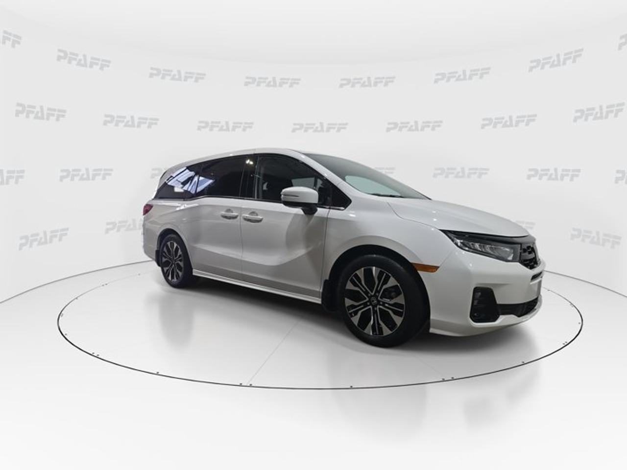 2025 Honda Odyssey Touring Photo5