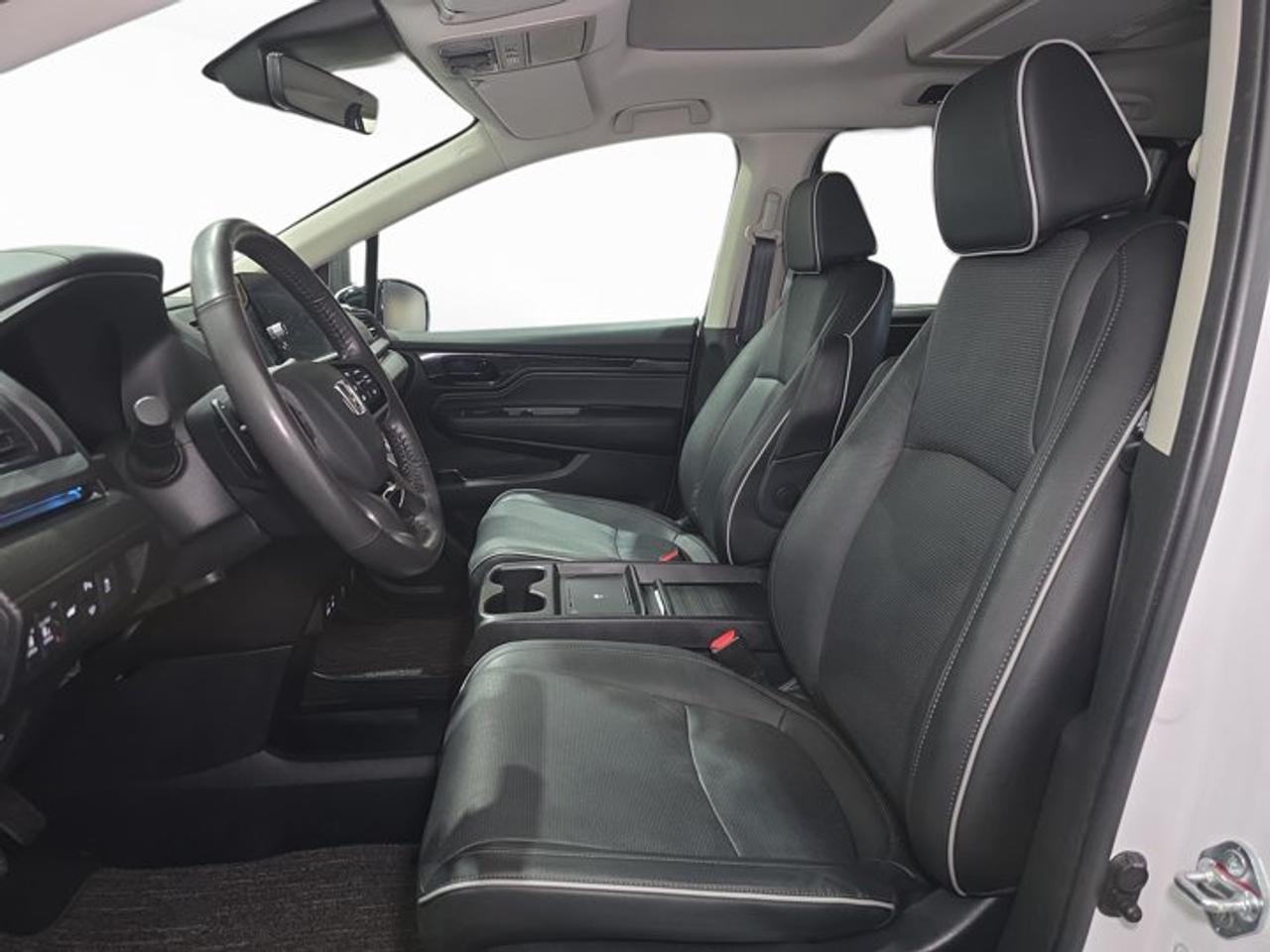 2025 Honda Odyssey Touring Photo