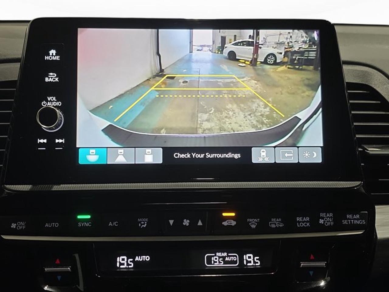 2025 Honda Odyssey Touring Photo