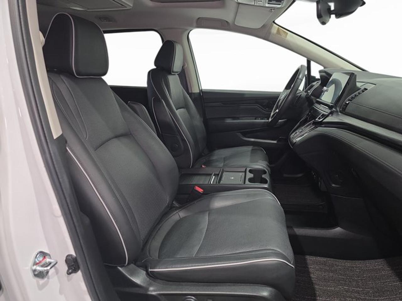 2025 Honda Odyssey Touring Photo