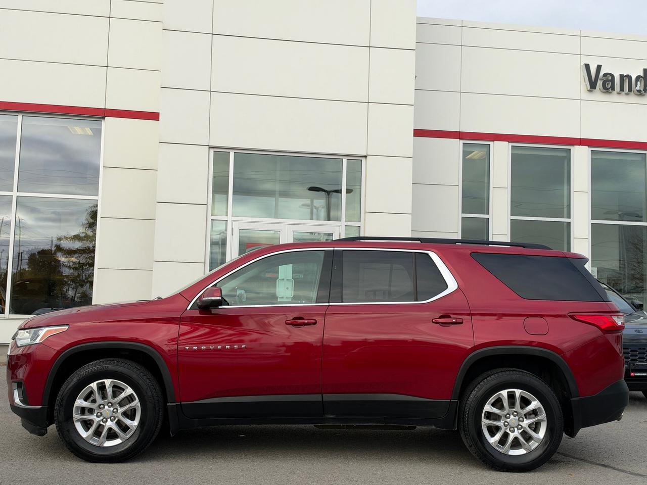 2021 Chevrolet Traverse LT Cloth LT-ONLY 58,546 KMS! Photo3
