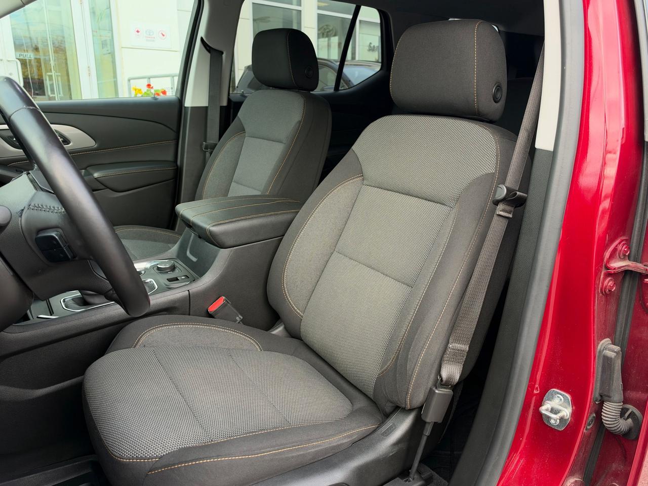 2021 Chevrolet Traverse LT Cloth LT-ONLY 58,546 KMS! Photo