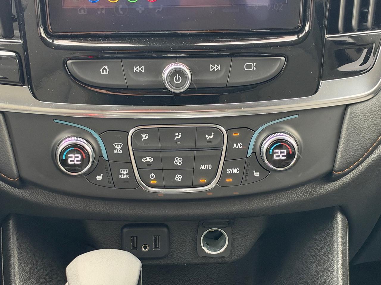 2021 Chevrolet Traverse LT Cloth LT-ONLY 58,546 KMS! Photo