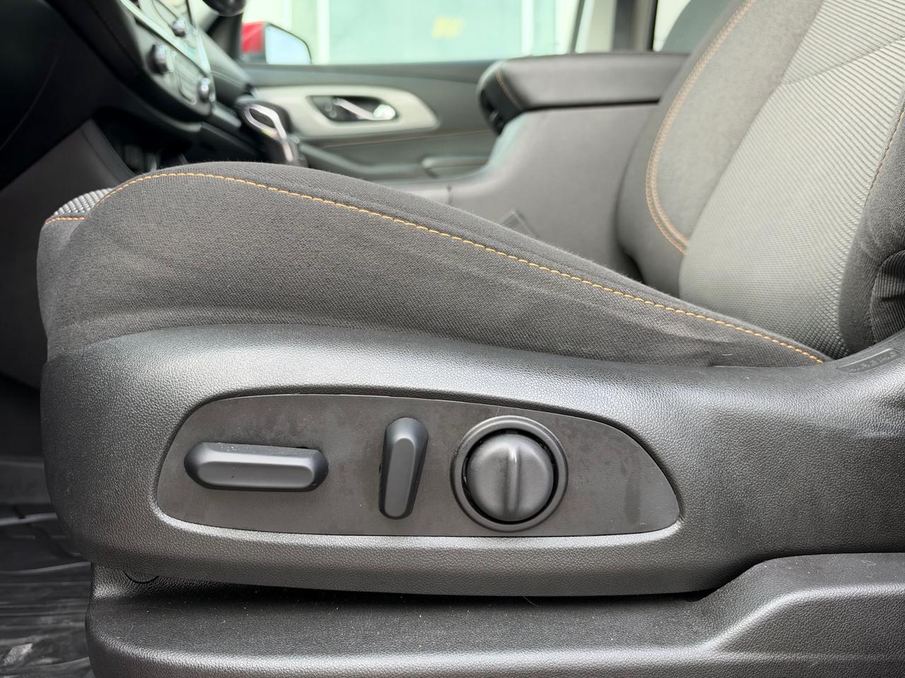 2021 Chevrolet Traverse LT Cloth LT-ONLY 58,546 KMS! Photo
