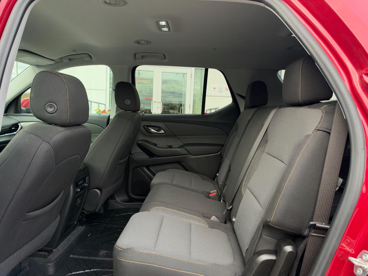 2021 Chevrolet Traverse LT Cloth LT-ONLY 58,546 KMS! Photo