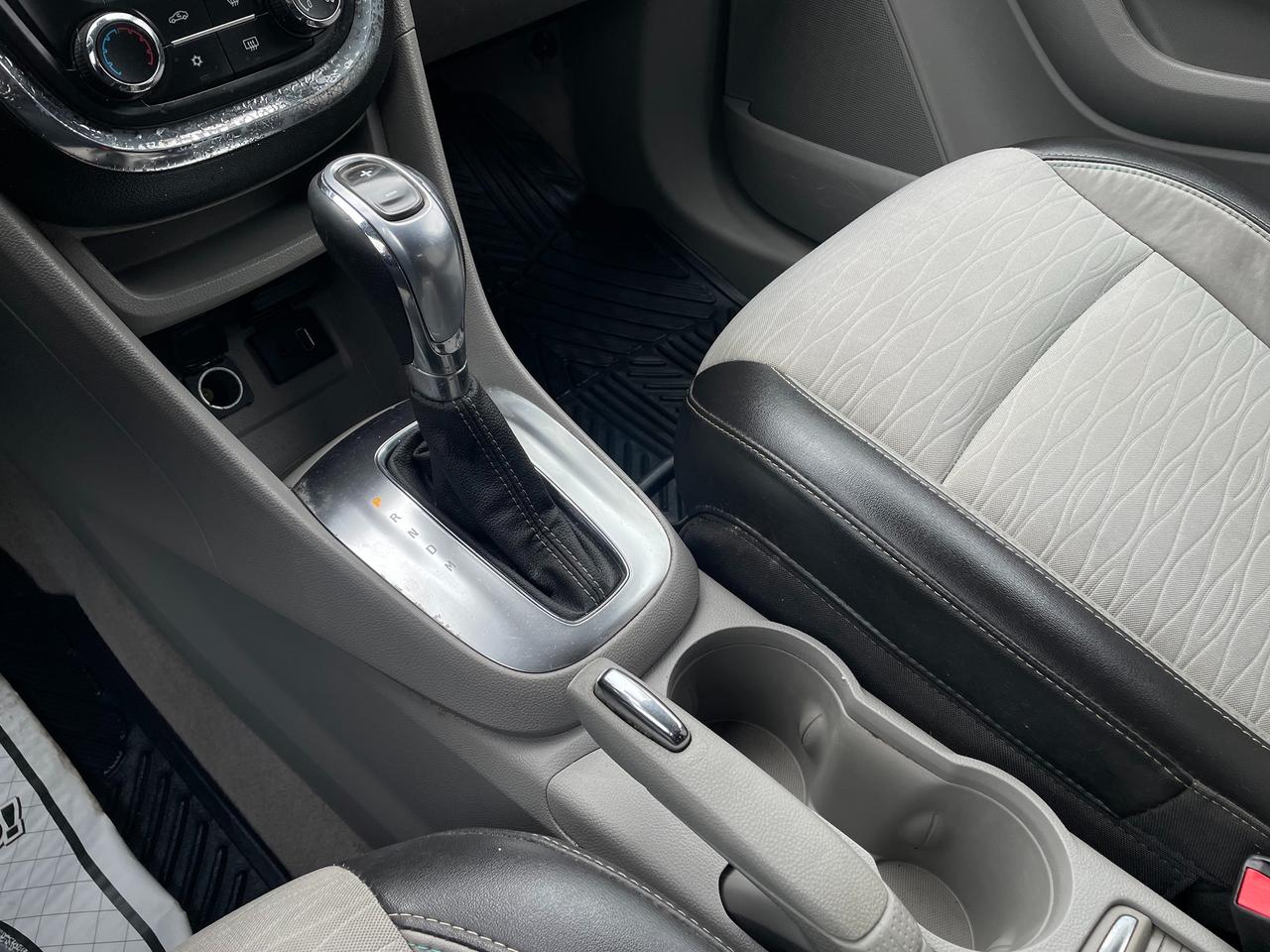 2015 Buick Encore Convenience *SAFETY, BACKUP CAMERA* Photo