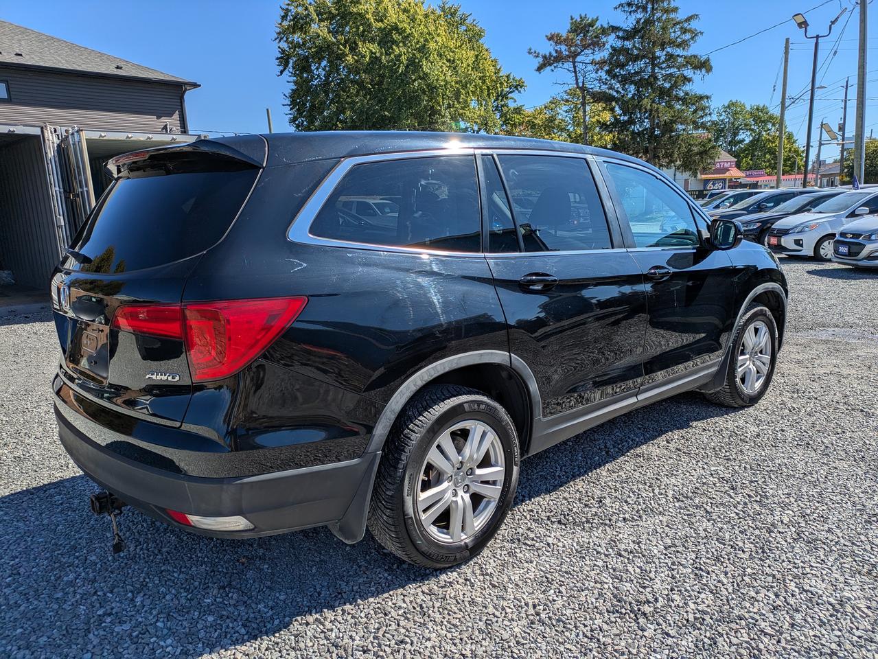 2017 Honda Pilot 4WD 4DR LX Photo4