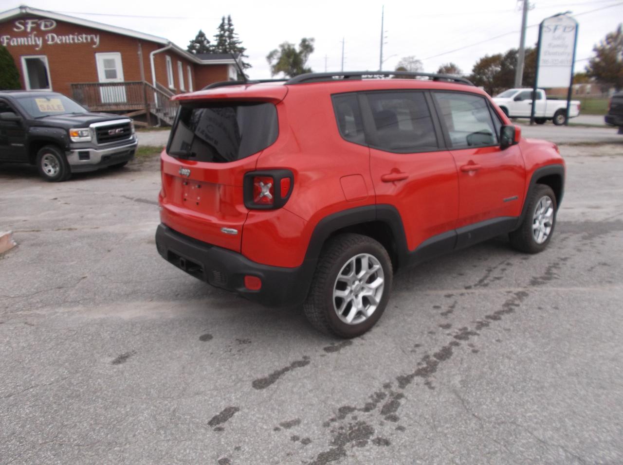 2015 Jeep Renegade AWD LATITUDE Photo