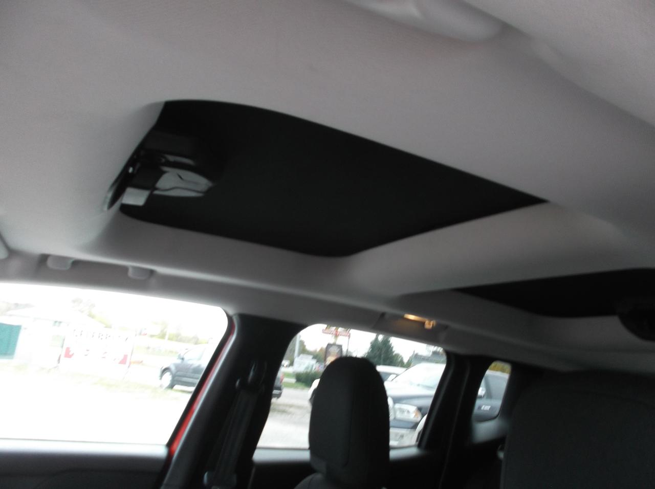 2015 Jeep Renegade AWD LATITUDE Photo