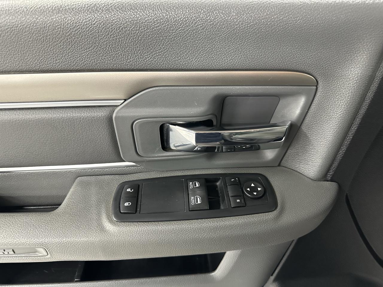 2016 RAM 1500 Express Photo9