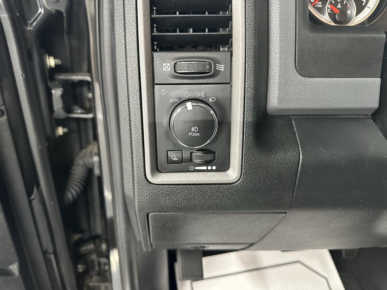 2016 RAM 1500 Express Photo25