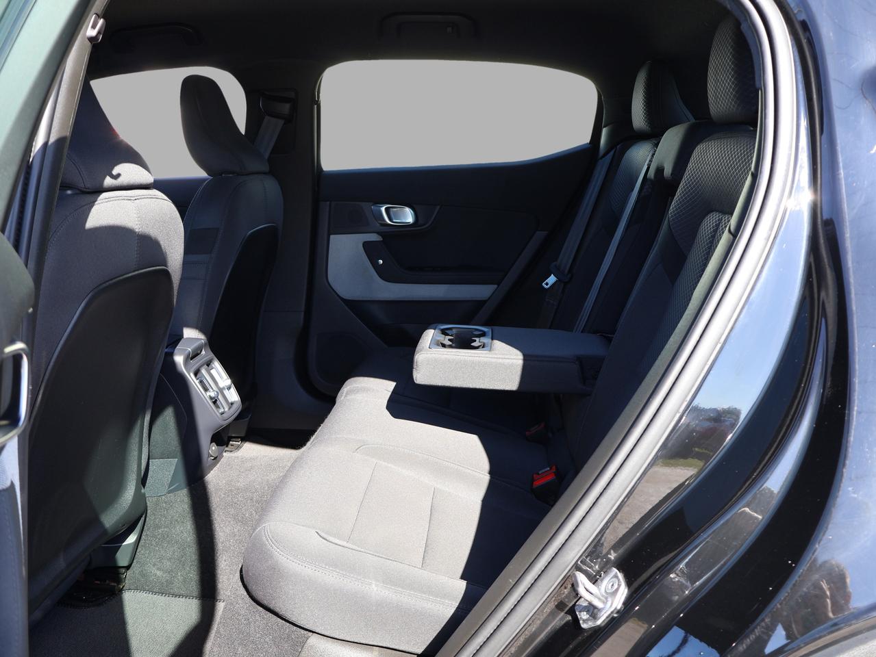 2022 Polestar 2 LONG RANGE DUAL MOTOR AWD *ACCIDENT FREE* CAMERA NAV BLUETOOTH LEATHER HEATED SEATS CRUISE ALLOYS Photo