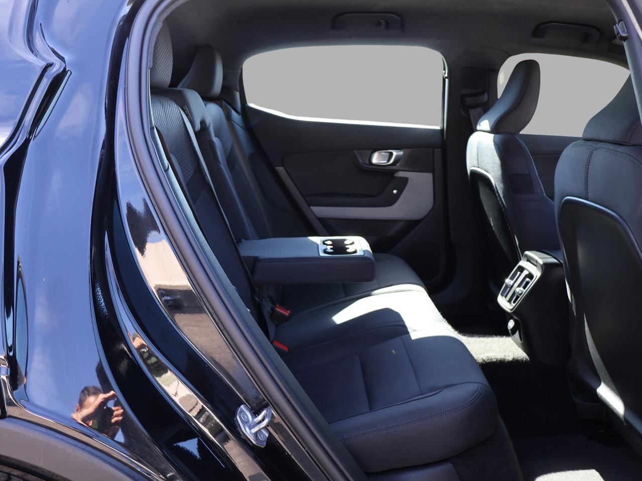 2022 Polestar 2 LONG RANGE DUAL MOTOR AWD *ACCIDENT FREE* CAMERA NAV BLUETOOTH LEATHER HEATED SEATS CRUISE ALLOYS Photo