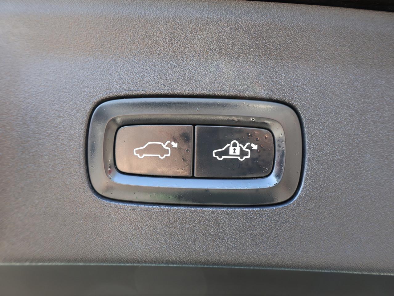 2022 Polestar 2 LONG RANGE DUAL MOTOR AWD *ACCIDENT FREE* CAMERA NAV BLUETOOTH LEATHER HEATED SEATS CRUISE ALLOYS Photo