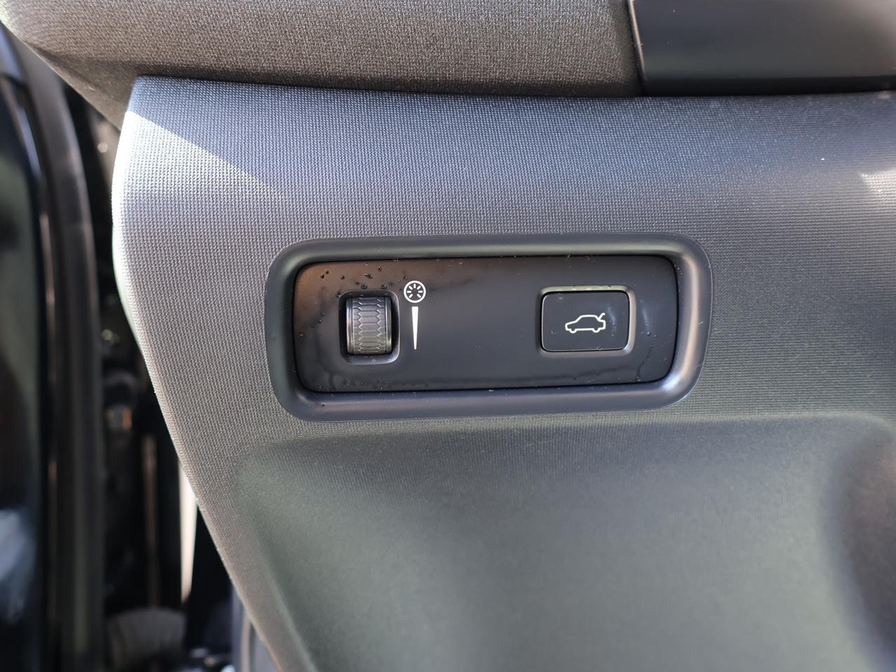 2022 Polestar 2 LONG RANGE DUAL MOTOR AWD *ACCIDENT FREE* CAMERA NAV BLUETOOTH LEATHER HEATED SEATS CRUISE ALLOYS Photo