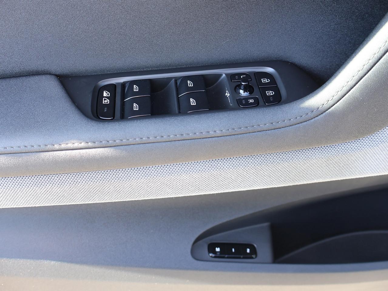 2022 Polestar 2 LONG RANGE DUAL MOTOR AWD *ACCIDENT FREE* CAMERA NAV BLUETOOTH LEATHER HEATED SEATS CRUISE ALLOYS Photo