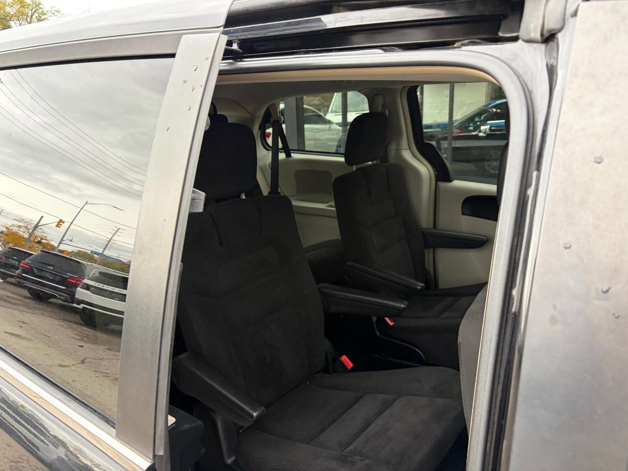 2016 Chrysler Town & Country TOURING Photo