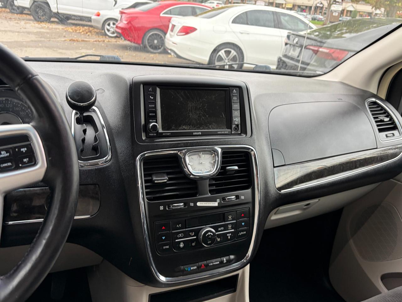 2016 Chrysler Town & Country TOURING Photo