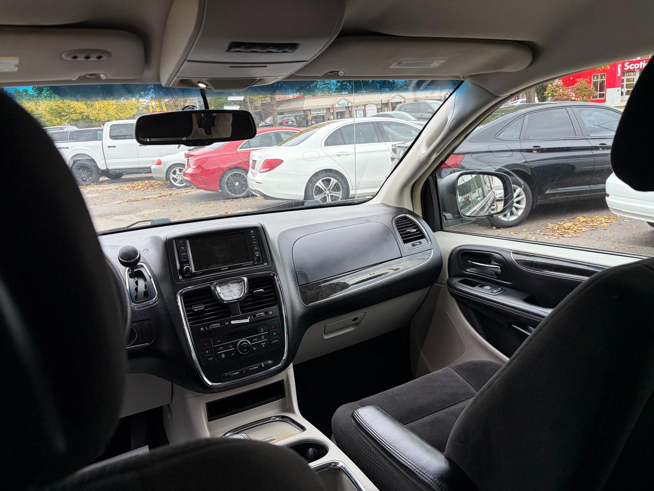 2016 Chrysler Town & Country TOURING Photo