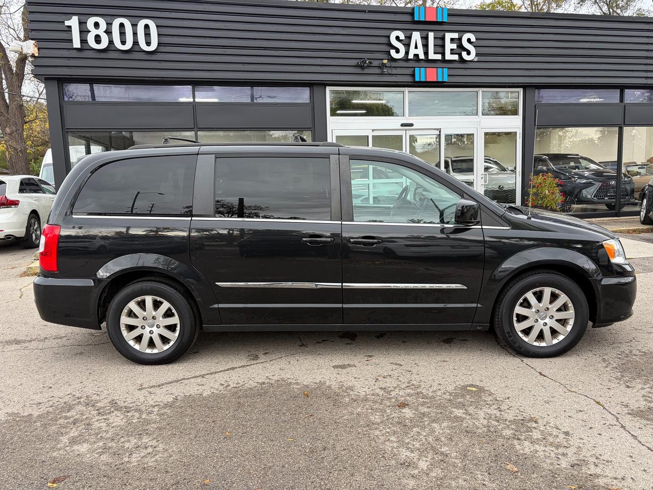2016 Chrysler Town & Country TOURING Photo