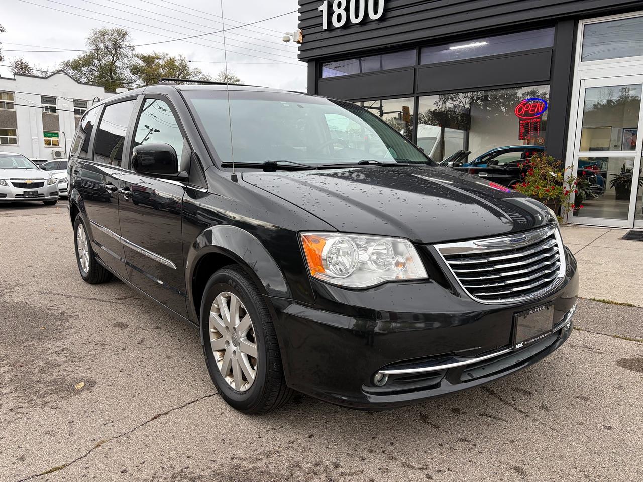 2016 Chrysler Town & Country TOURING - Photo #1
