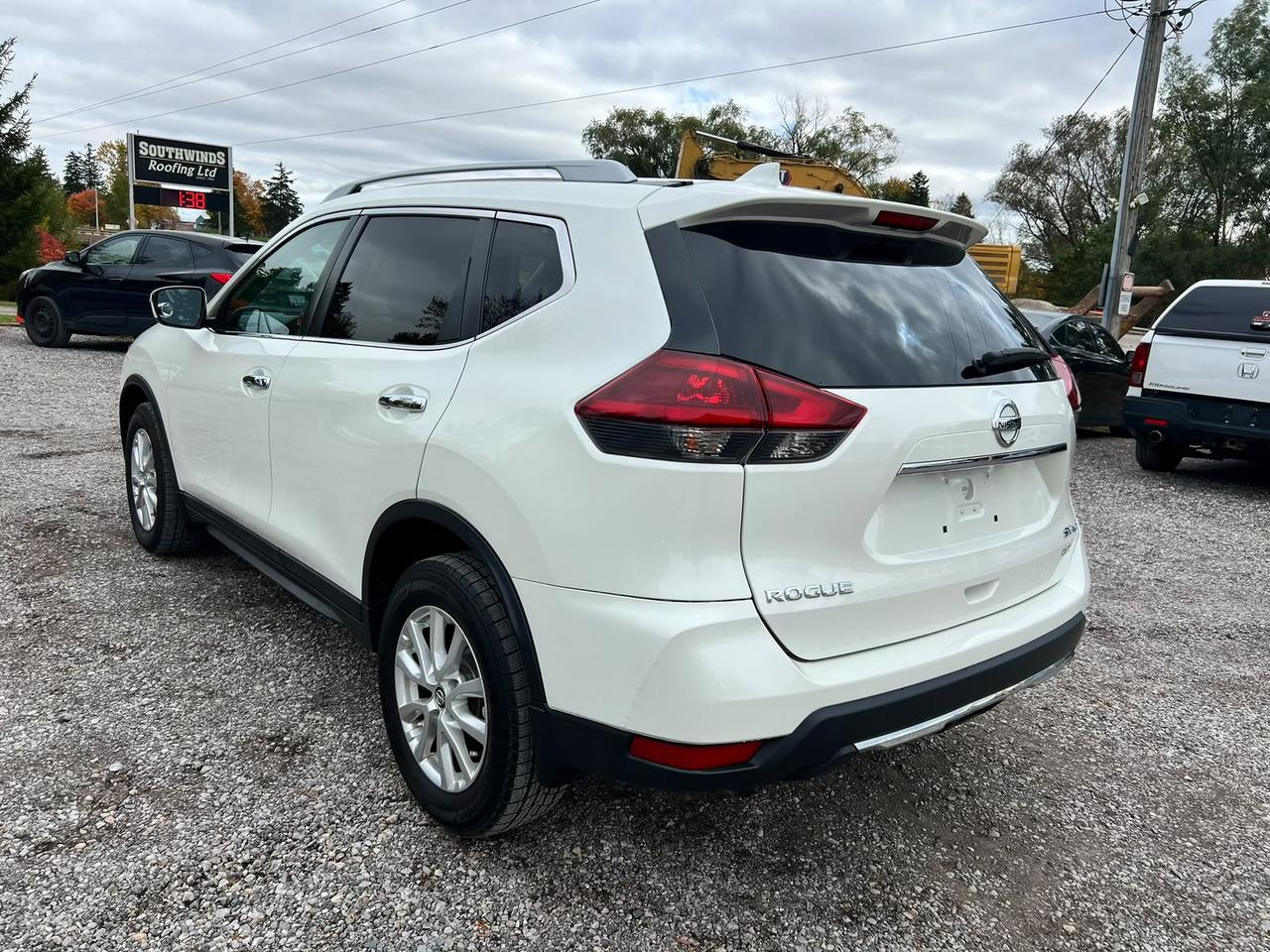 2018 Nissan Rogue AWD SV CERTIFIED Photo2