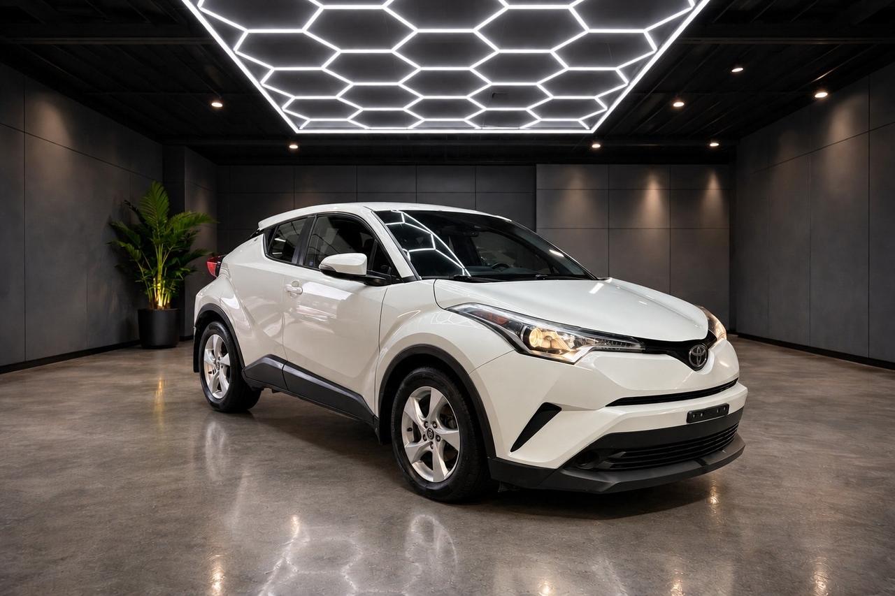 2018 Toyota C-HR Fwd Xle Photo