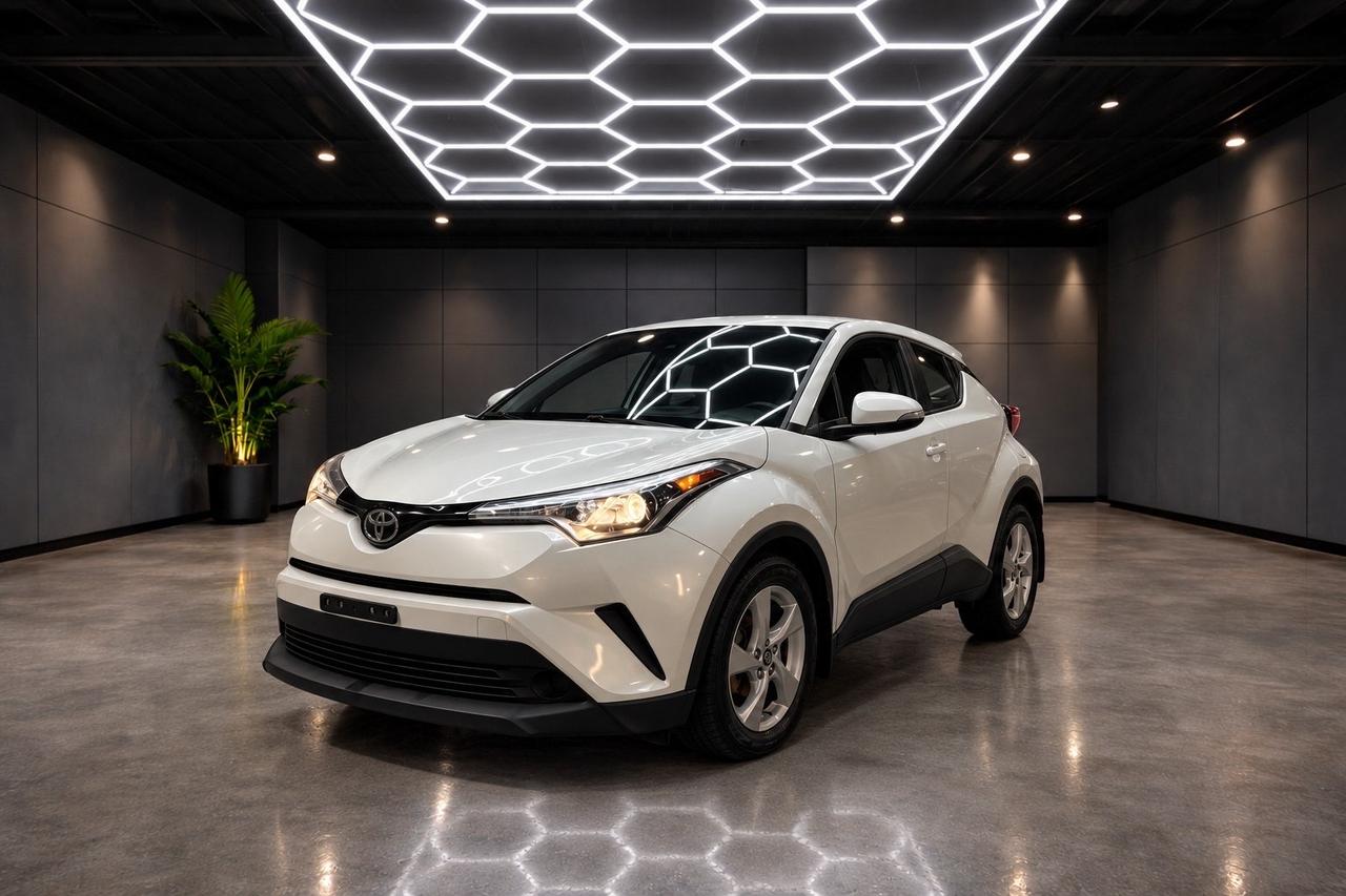 2018 Toyota C-HR Fwd Xle Photo