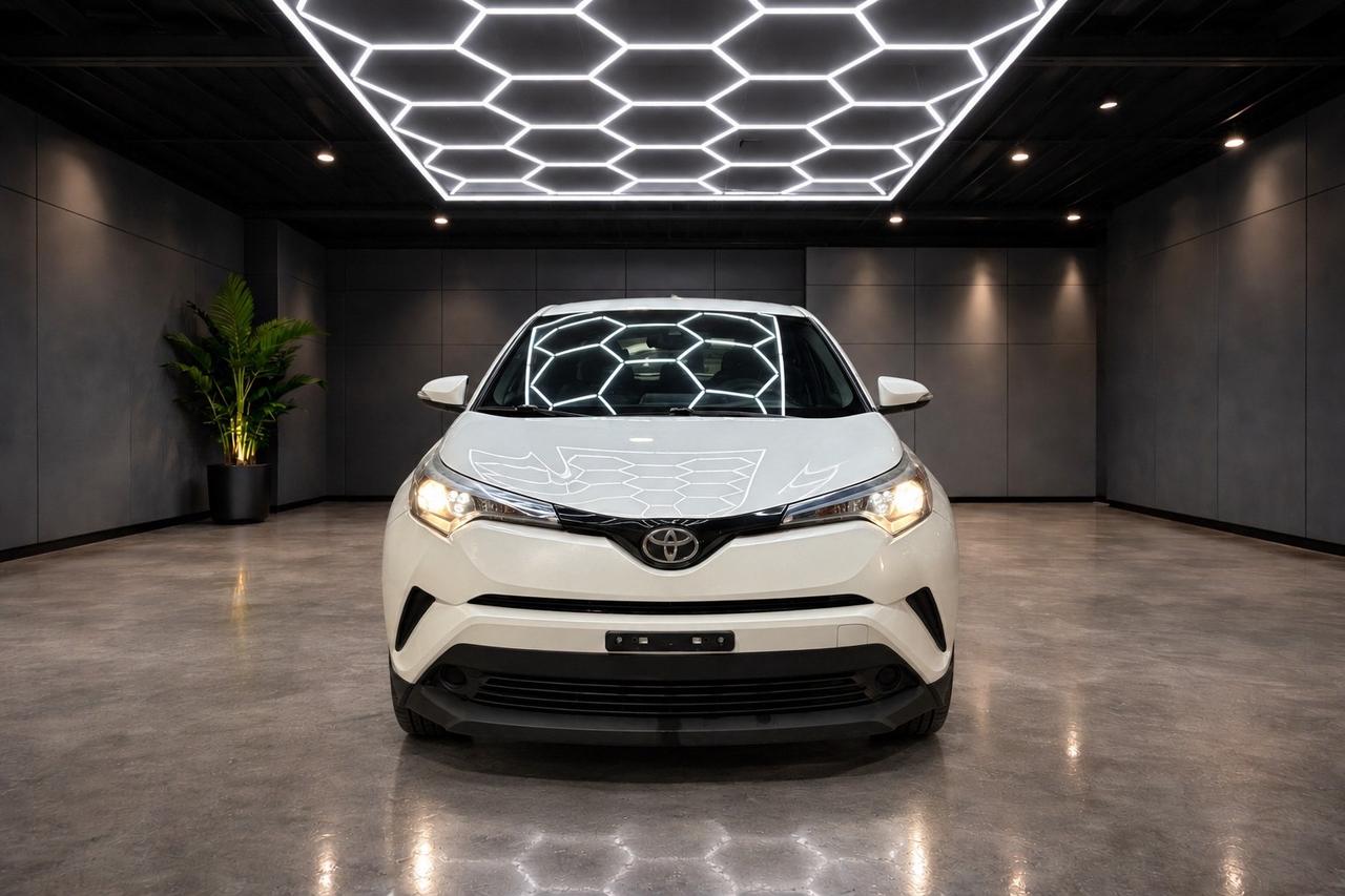 2018 Toyota C-HR Fwd Xle Photo