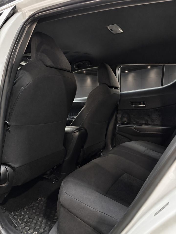 2018 Toyota C-HR Fwd Xle Photo
