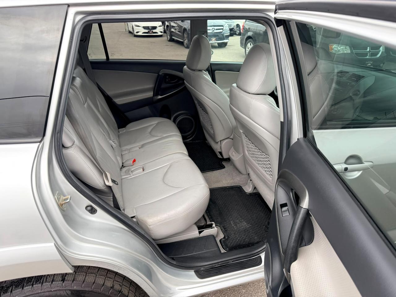 2011 Toyota RAV4 LIMITED V6 4WD Photo